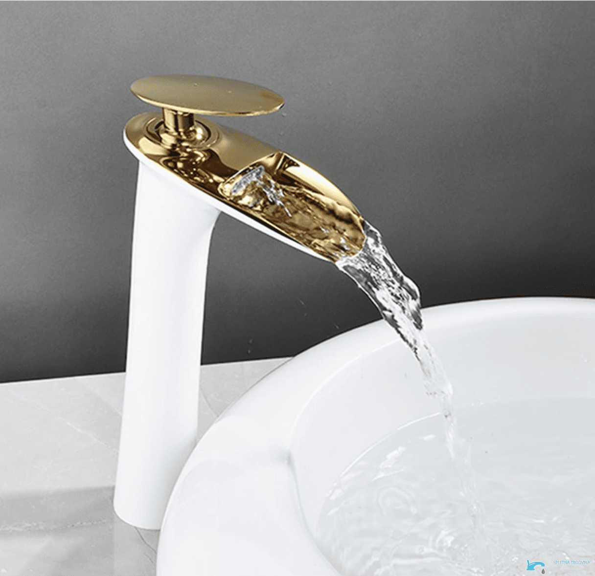Sistema doccia esterno EYN BSH1235 in ottone con erogazione a cascata, bianco e oro o nero e oro