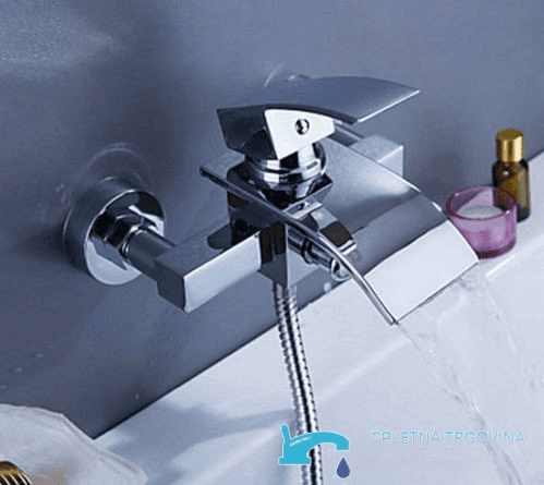 EYN3535: Rubinetto da vasca a parete EYN 3535 in ottone con bocca a cascata, finiture cromo e argento