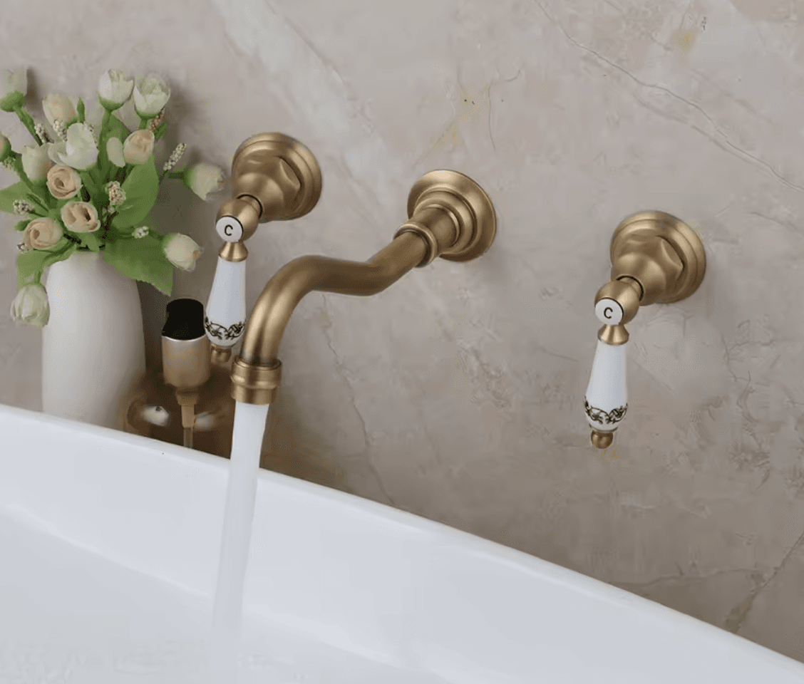Rubinetto rustico a parete AQ1405 effetto ottone anticato