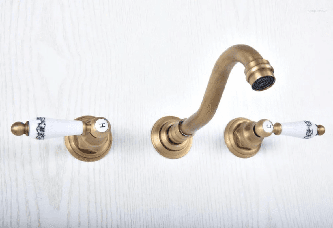 Rubinetto rustico a parete AQ1405, vista frontale con due leve