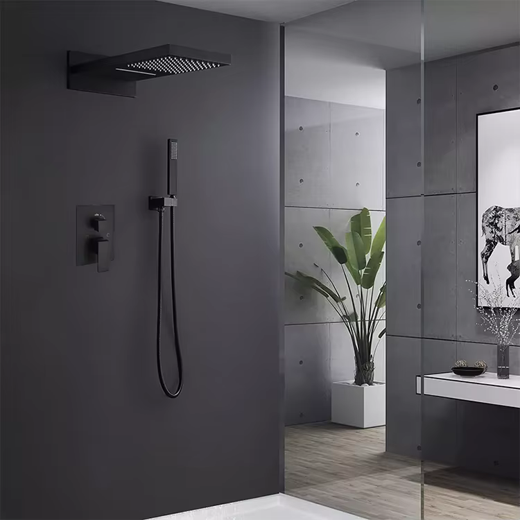 Sistema doccia da incasso ELITE EDITION BSC1682 in ottone con getto a cascata, in più finiture tra cui nero opaco e cromo