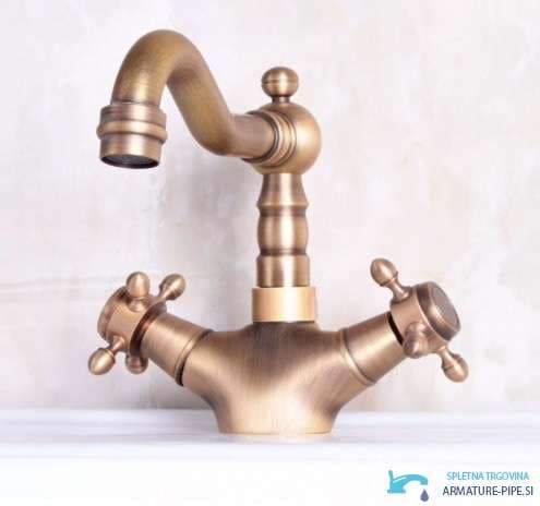 Rubinetto lavabo anticato ANT2309, vista frontale con bocca curva