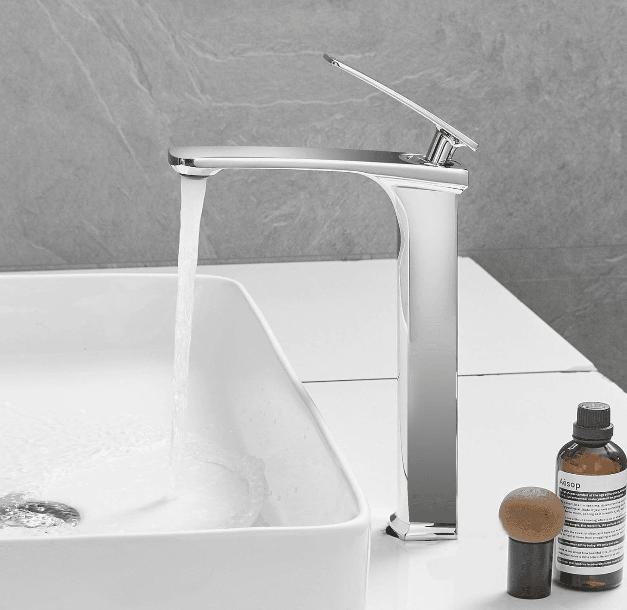 Rubinetto lavabo alto ELITE EDITION BC1351 in uso con lavabo da appoggio