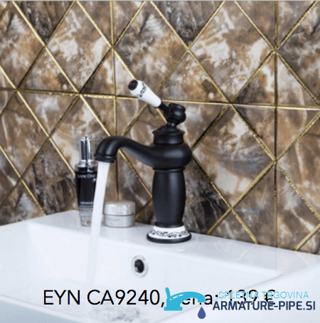Rubinetto bagno nero EYN CA9240 in uso: lavabo con piastrelle in marmo