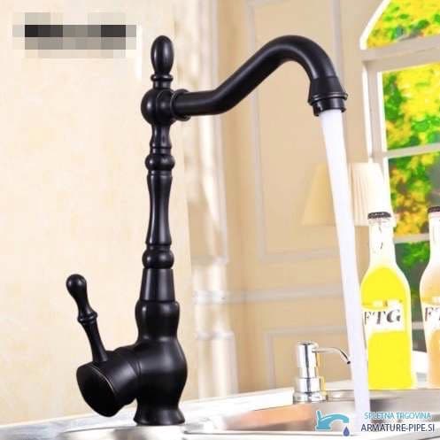 Miscelatore retrò nero CKB2255 installato su un lavello chiaro