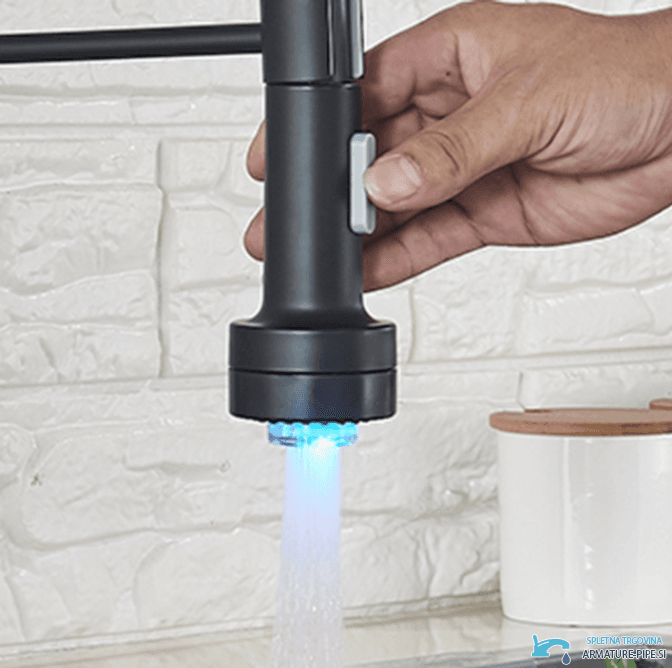 Testina LED per rubinetto da cucina EYN GLED1649 in nero opaco