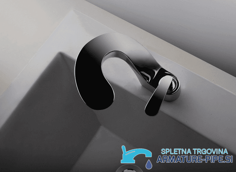 Rubinetto da cucina/bagno KA17318 con design curvo in cromo lucido
