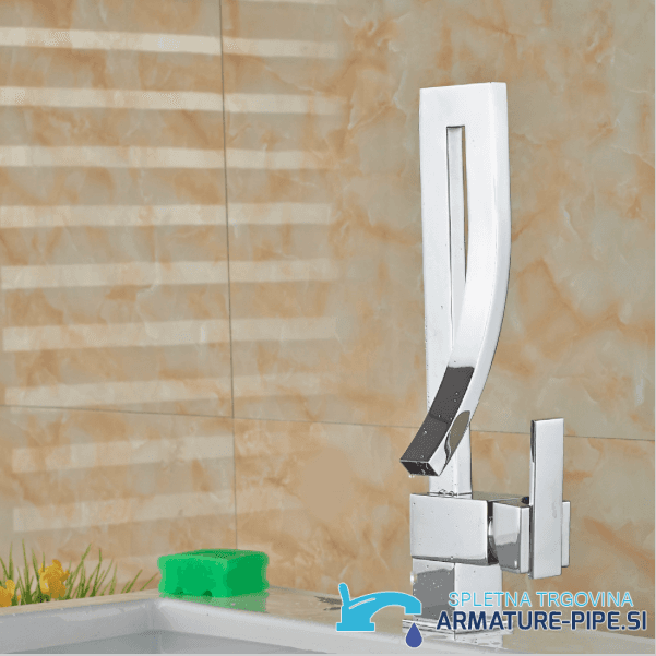 Rubinetto lavabo in ottone KA5711 — vista frontale della bocca aperta