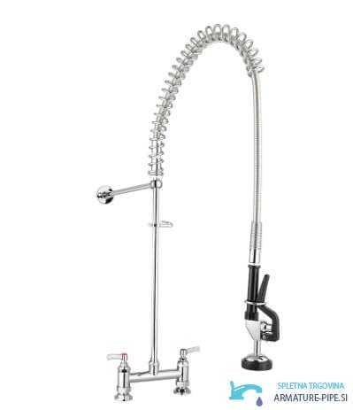 Rubinetto professionale NK8701, vista laterale con doccetta a molla e supporto a parete