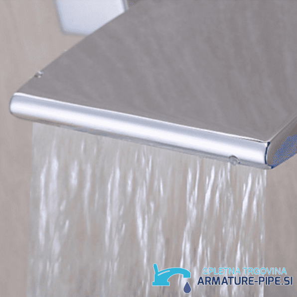Elegante rubinetto a parete per lavabo SU9338 in argento spazzolato