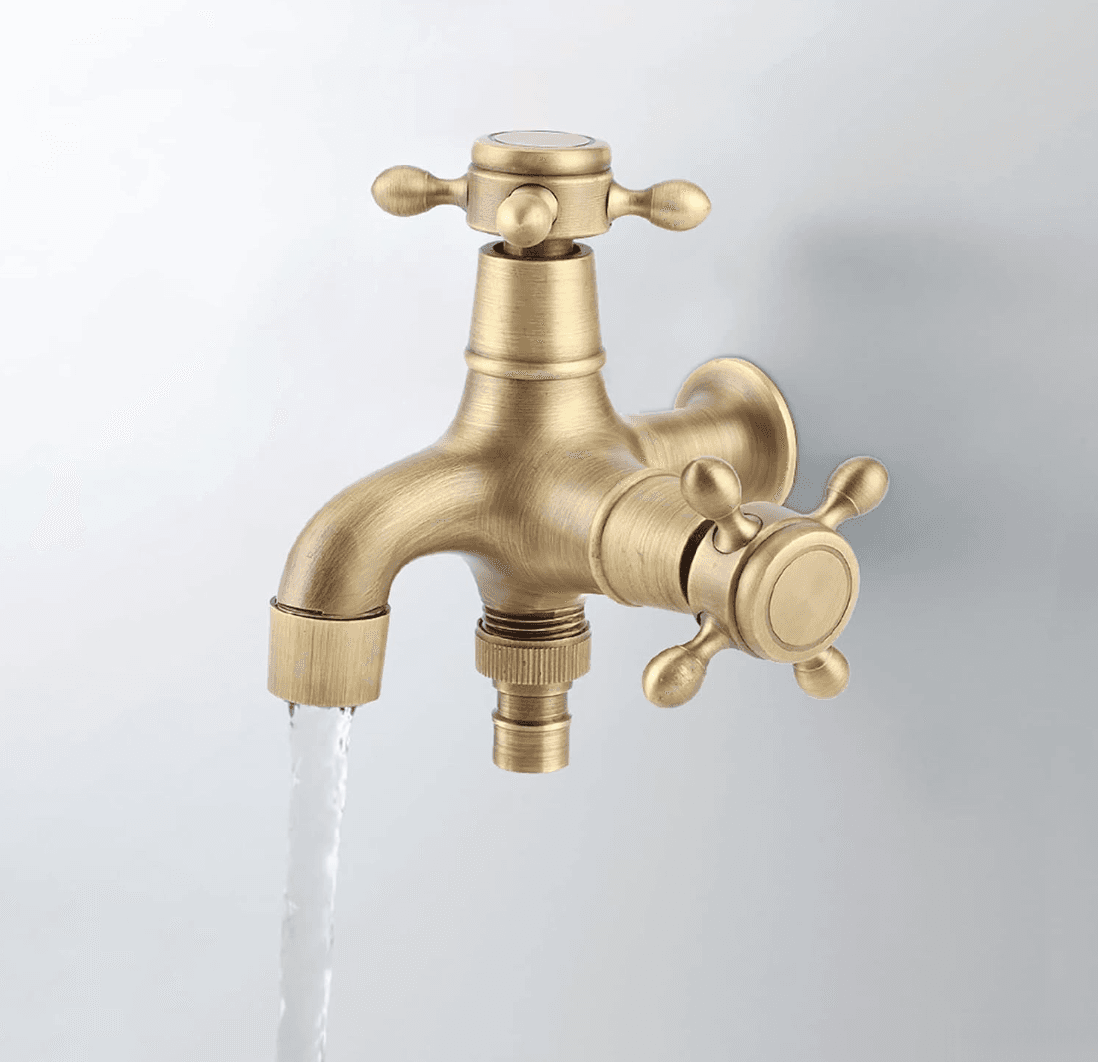 Rubinetto a parete anticato TW1638 con finitura in ottone spazzolato