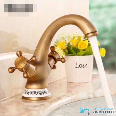 Rubinetto lavabo antico UA1403 con dettagli in ceramica e finitura in ottone anticato spazzolato