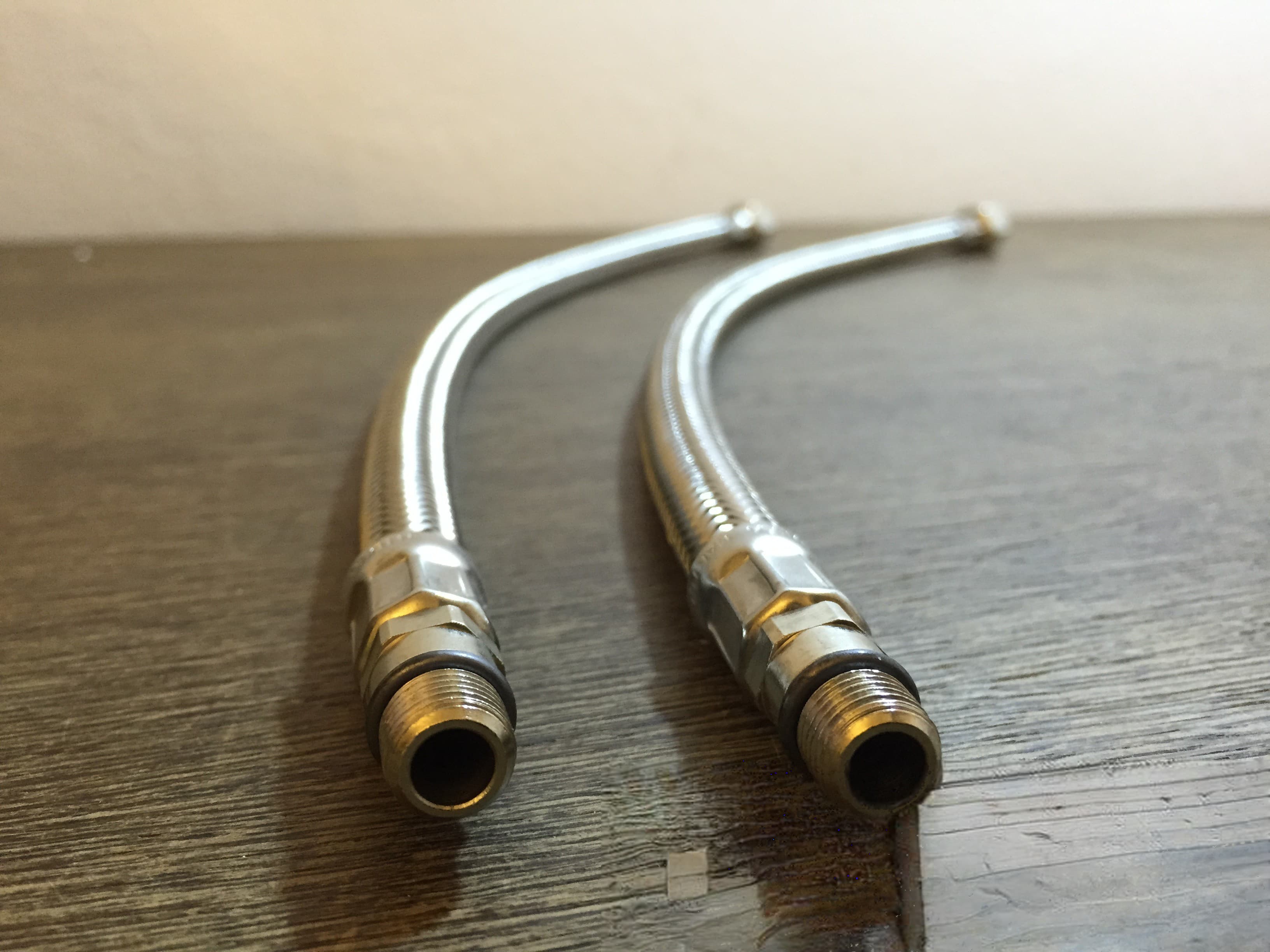 Standardne cevi za priklop kuhinjske armature ali kopalniške pipe
