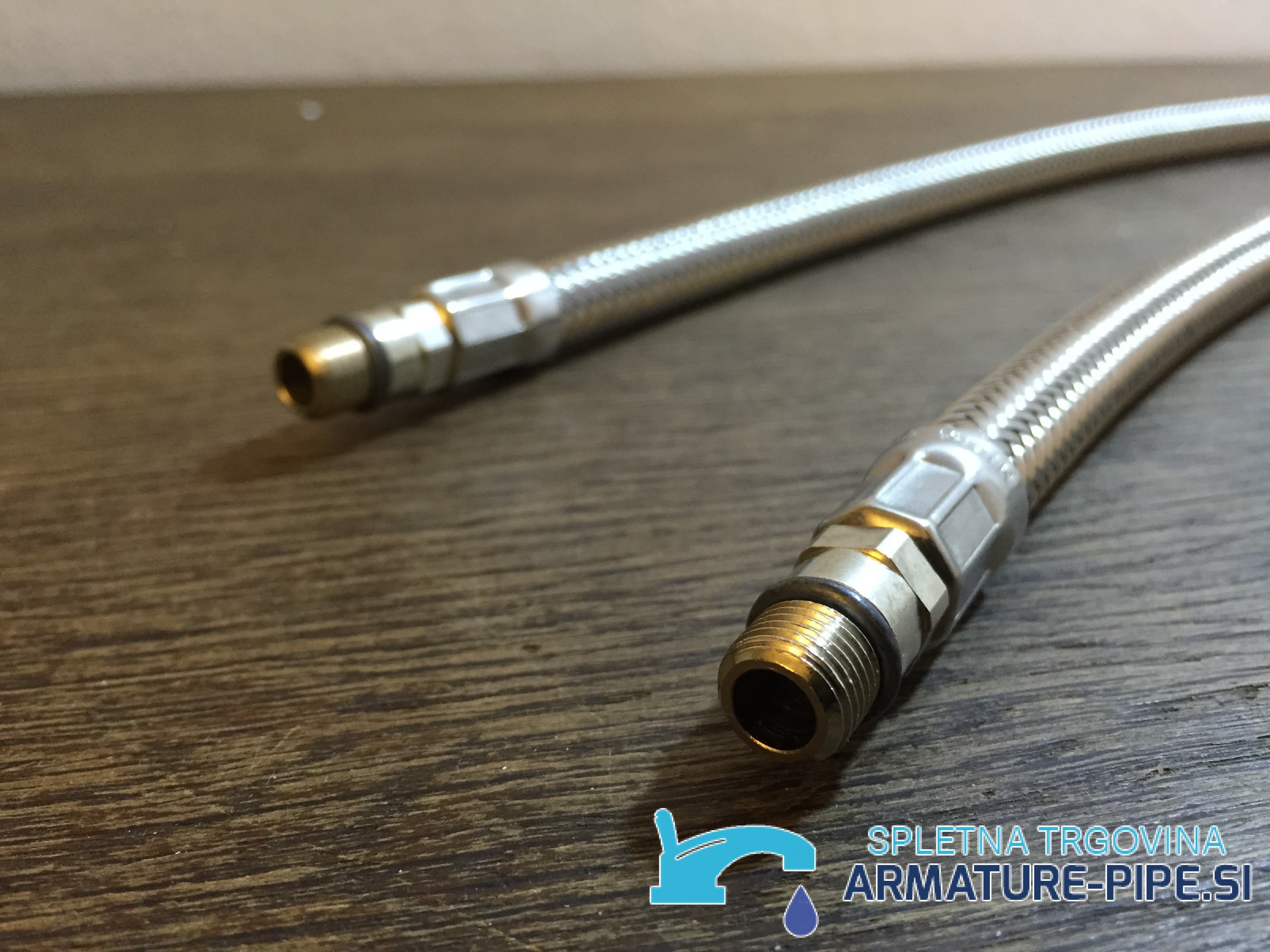 Standardne cevi za priklop kuhinjske armature ali kopalniške pipe