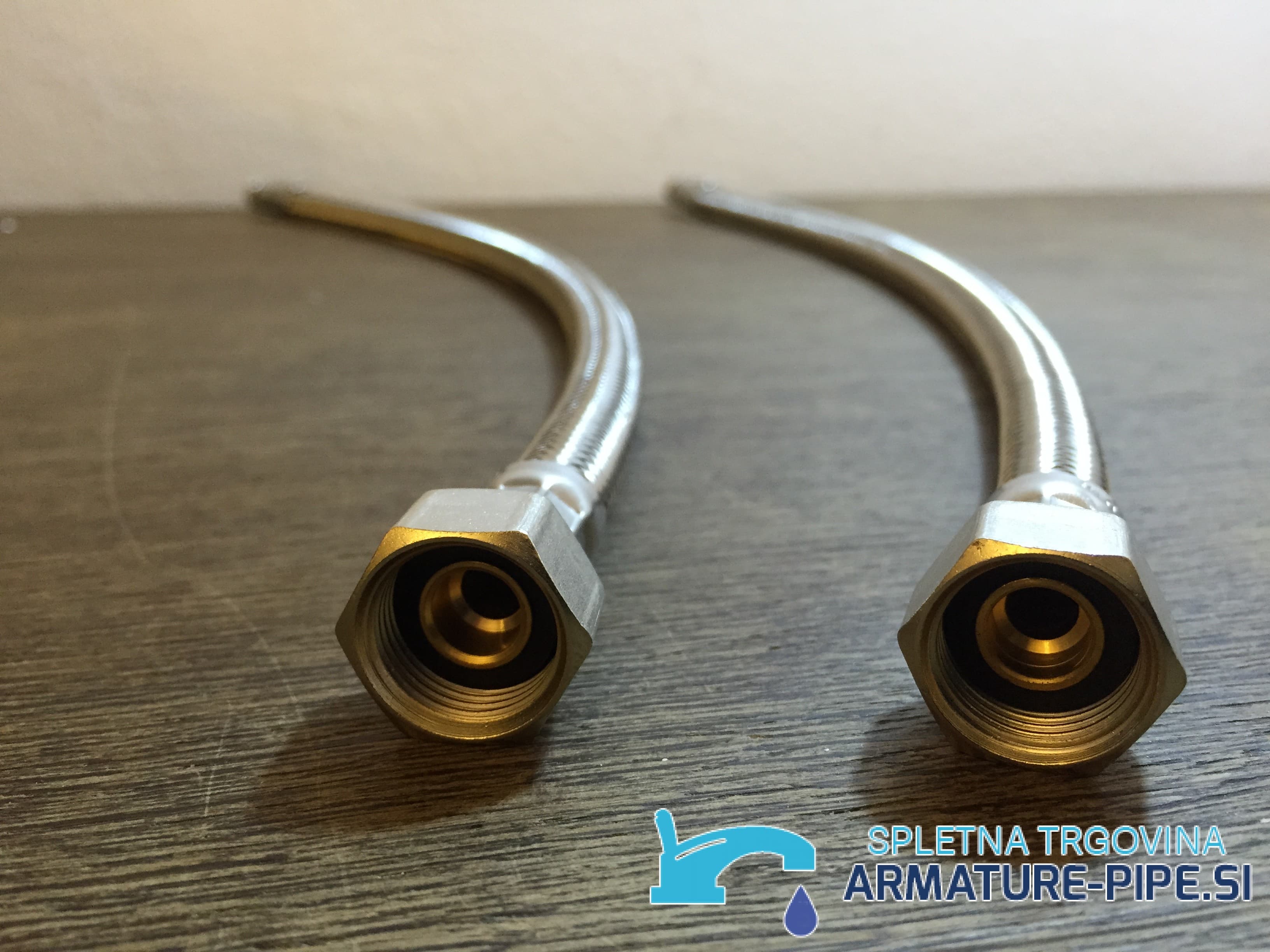 Standardne cevi za priklop kuhinjske armature ali kopalniške pipe