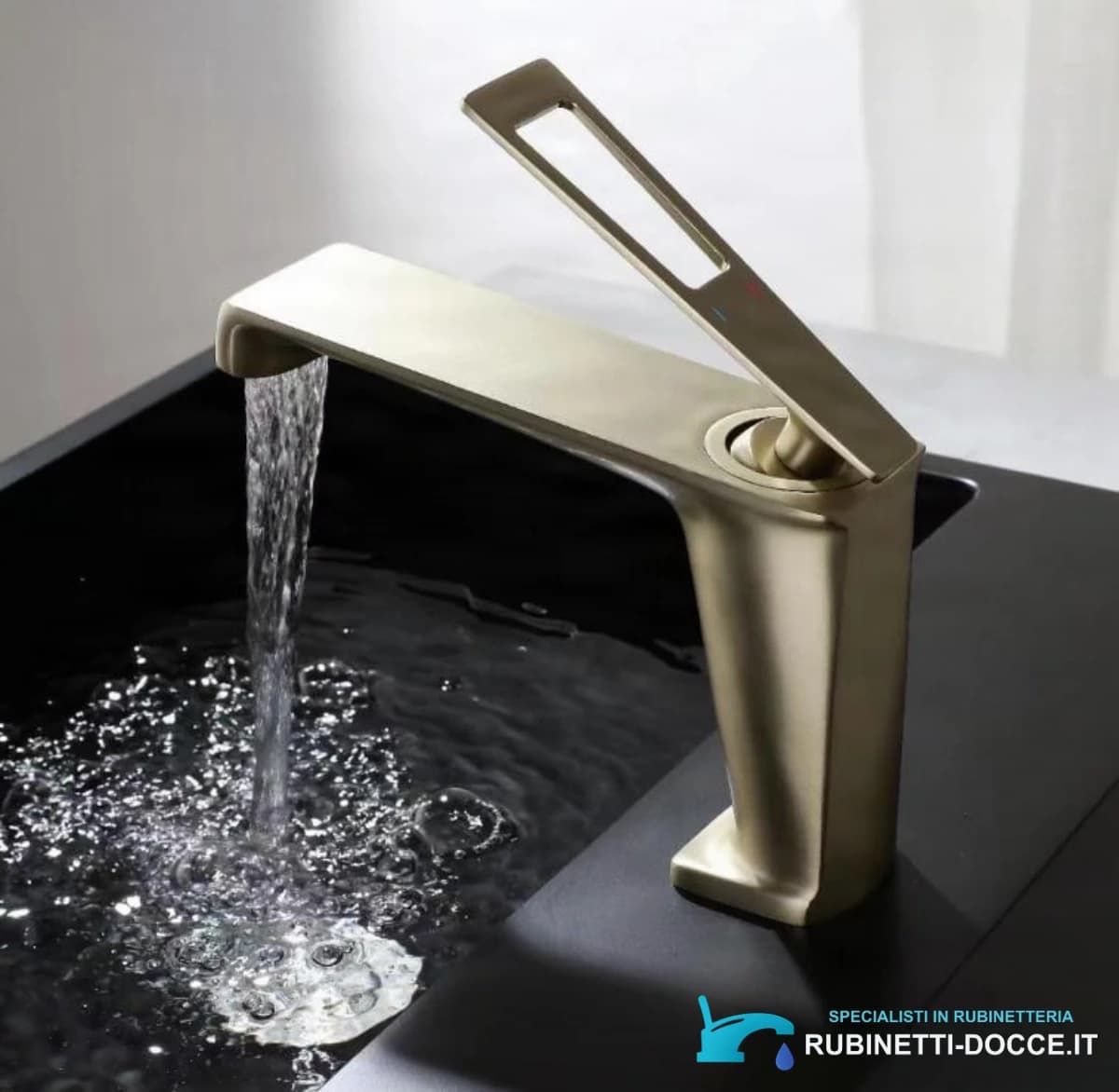 Rubinetto per lavabo ELITE EDITION BBS1257 in ottone con bocca a cascata, disponibile in più finiture