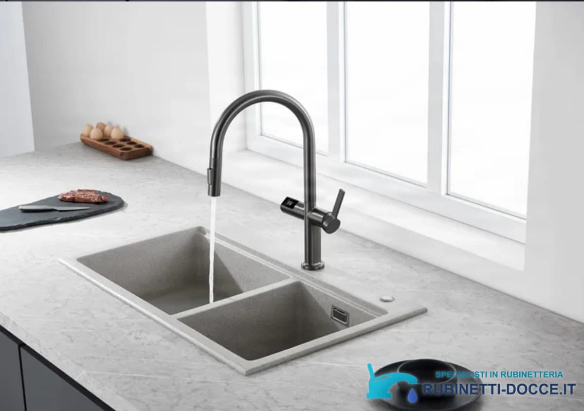 Rubinetto da cucina ELITE EDITION KSS1700 con doccetta estraibile, sensore e display LED, in più finiture