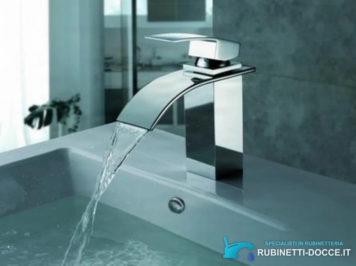 Miscelatore per lavabo EYN103 in ottone con bocca a cascata, disponibile in più finiture