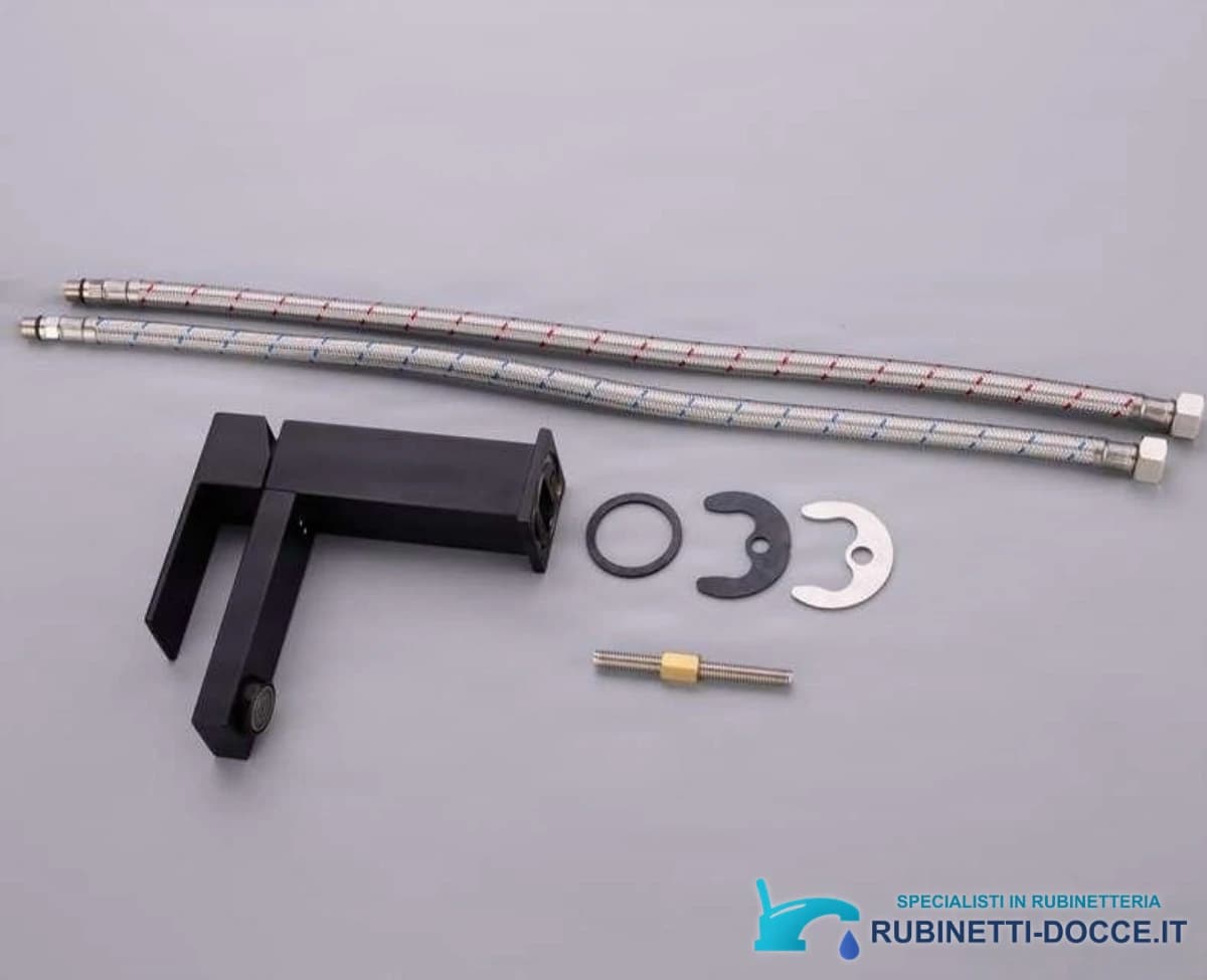 Rubinetto bagno nero BC1320 con finitura nera opaca e accessori di montaggio